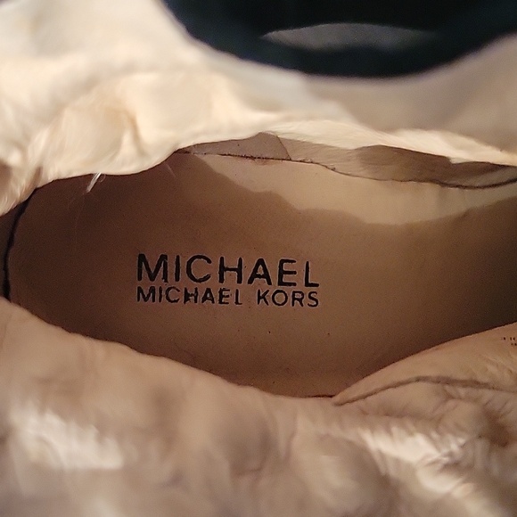 Michael Kors Black 4 Inch Bootie Size 9.5 Medium - Picture 4 of 6